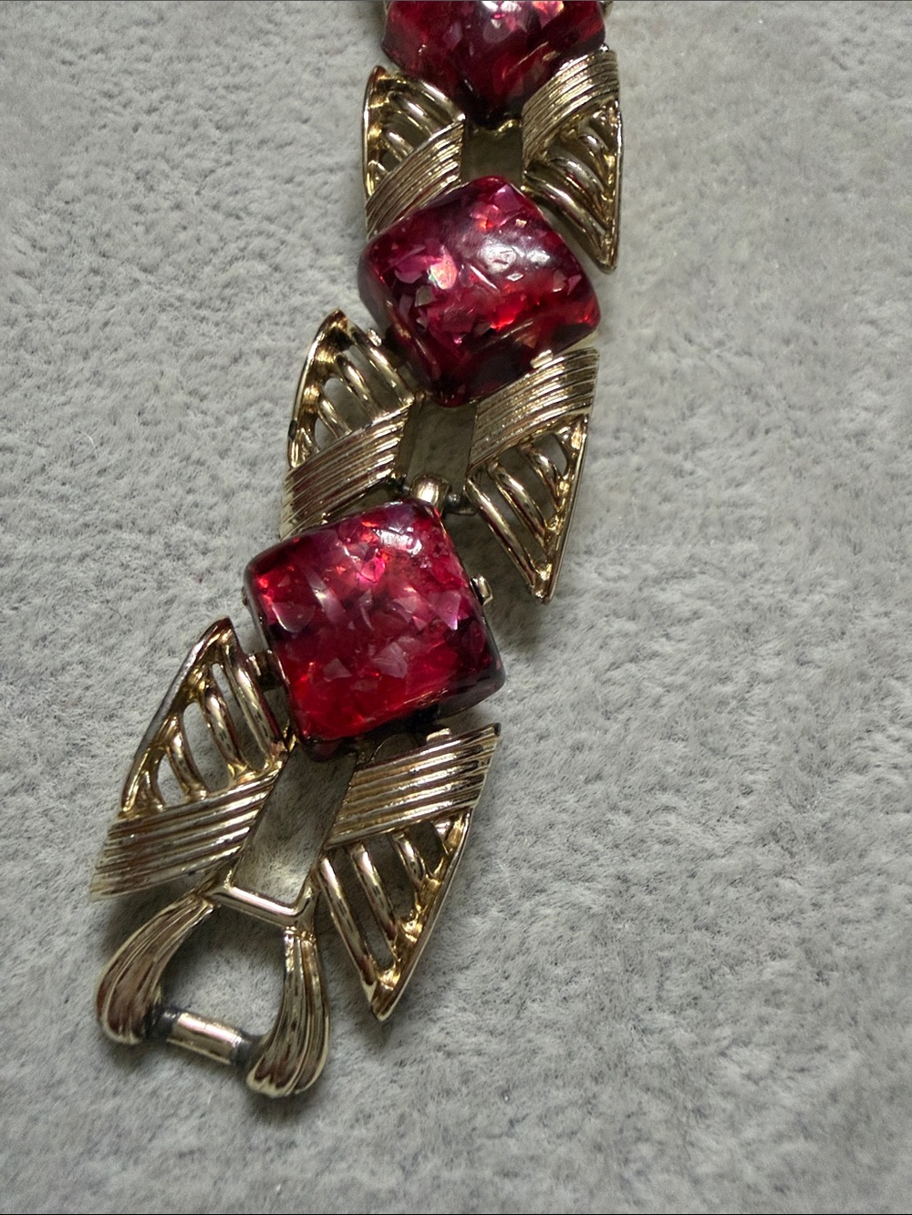 Vintage Coro Gold-Tone Bracelet with Confetti Lucite Accents - Picture 7 of 11